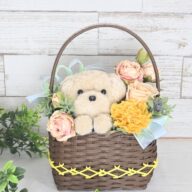 もこペット【白い犬　イエロー】 バスケット プリザーブドフラワー 犬 花 トイプードル お供え 誕生日 置物 かご