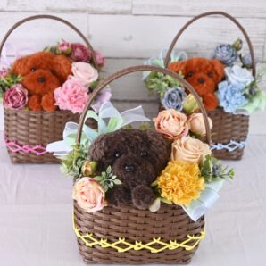 もこペット【茶犬　イエロー】 バスケット プリザーブドフラワー 犬 花 トイプードル お供え 誕生日 置物 かご