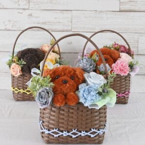 もこペット【茶犬　ブルー】 バスケット プリザーブドフラワー 犬 花 トイプードル お供え 誕生日 置物 かご