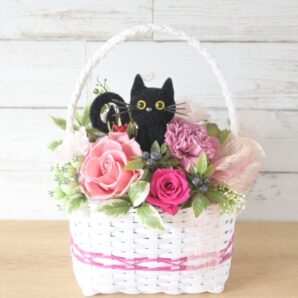 猫 フラワーバスケット（ピンク）プリザーブドフラワー 花 カーネーション プレゼント 誕生日　かご