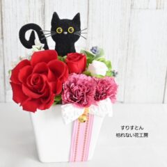 大きく開花したローズが華やかです